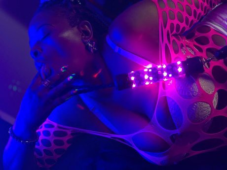 bdbpdevilsadvstylahstar star nude pics