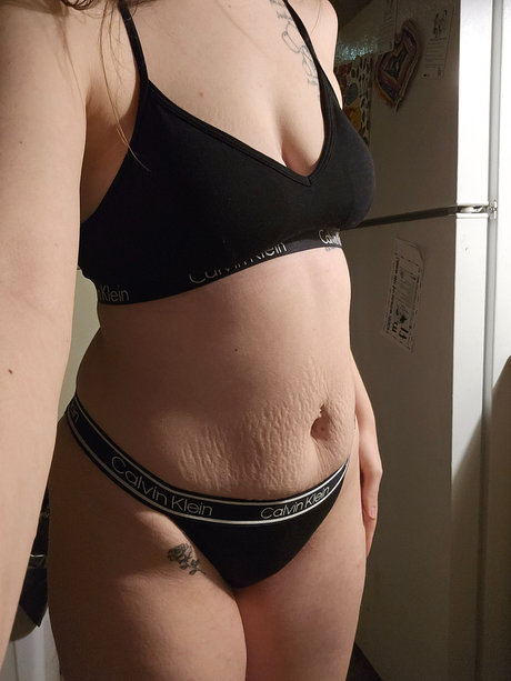 Bella Mae sexy actress img