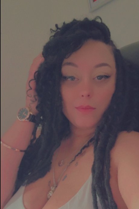 Milan T star nude photo