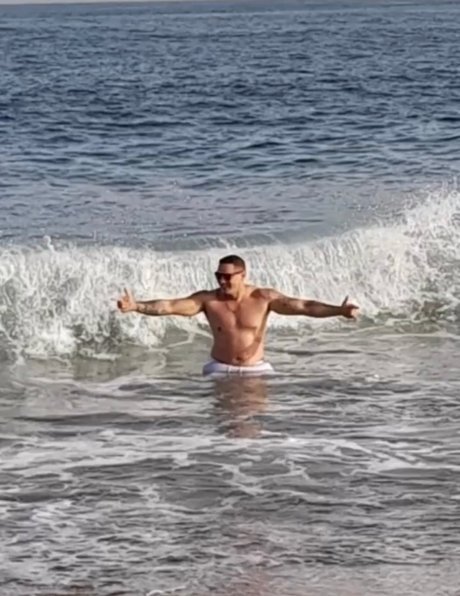 MIlan Thomson hot star galleries