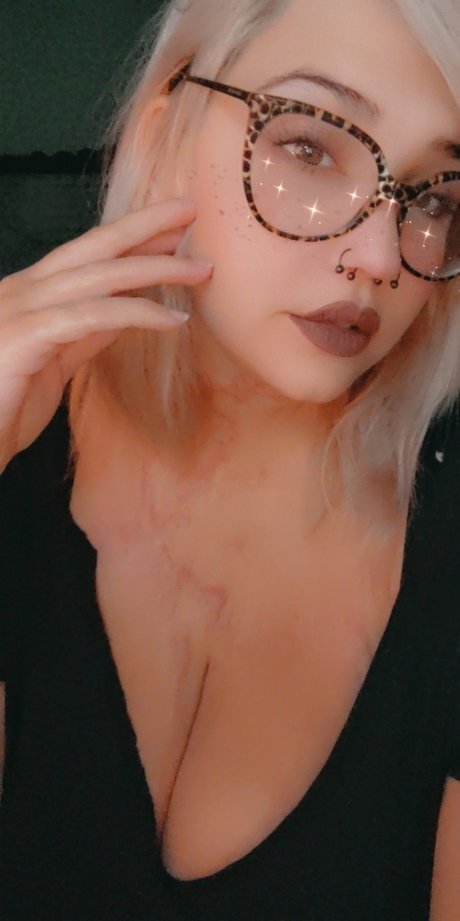 Miya James beautiful star img