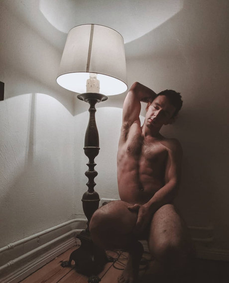 Cas Cuit nude model image