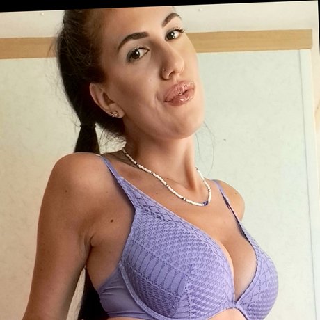 Milly Lilly sexy actress gallery