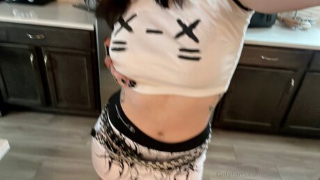 Joey Roxanne FREE model pic