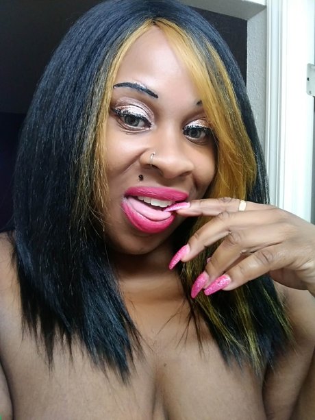 Miss Constance Flow porn star image