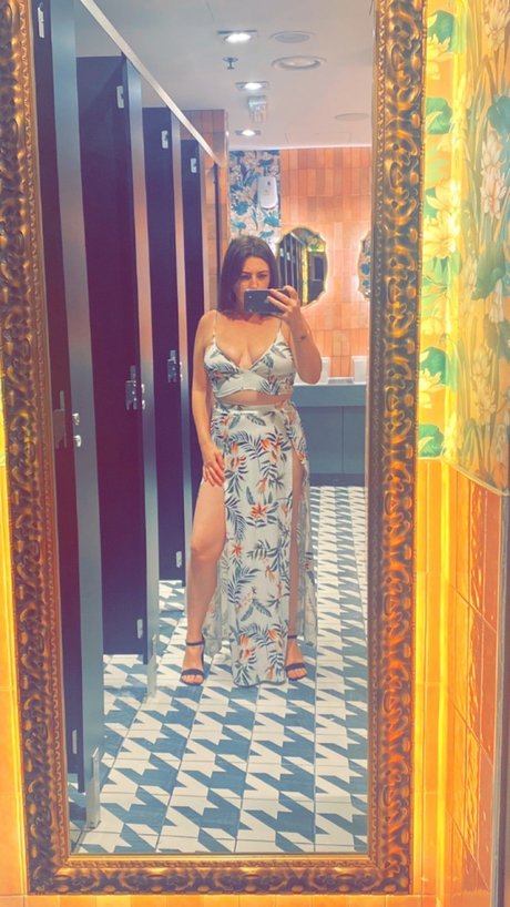 Missblueyees naked model gallery