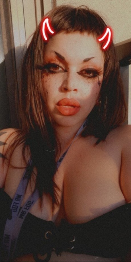 Miss Alayna Smittin star top picture