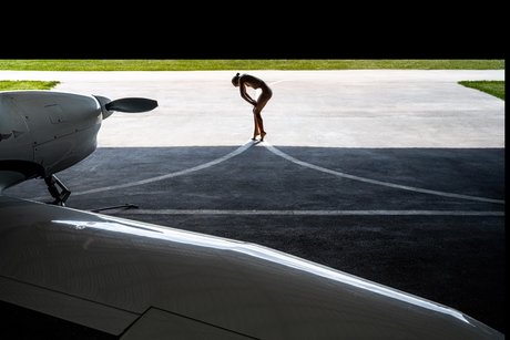 Jonimally naked actress pics