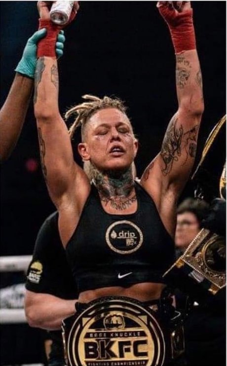 CHRISTINE MISFIT erotic star gallery