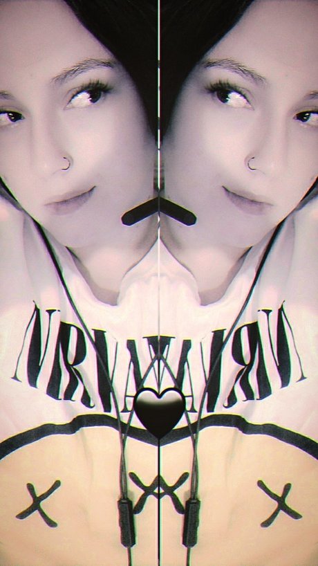 MischiefAddict naked pornstar photo