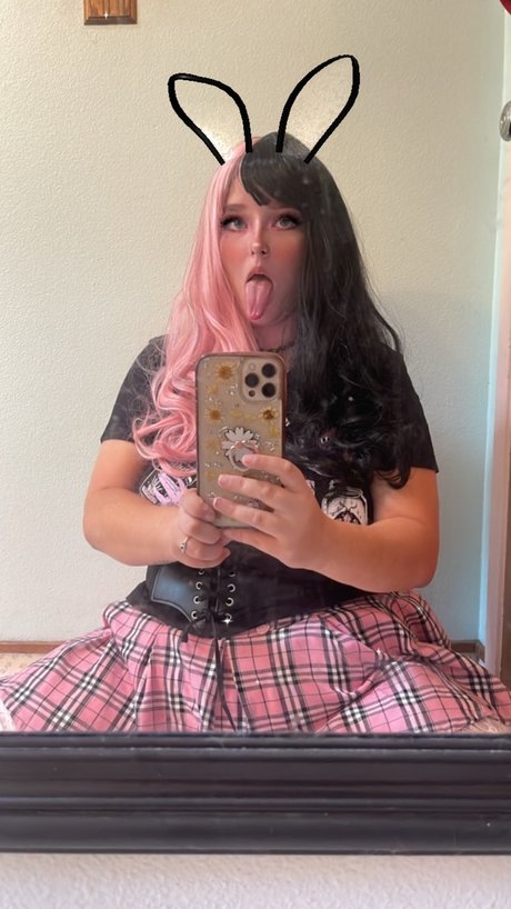 MirandaMilker hot actress pictures