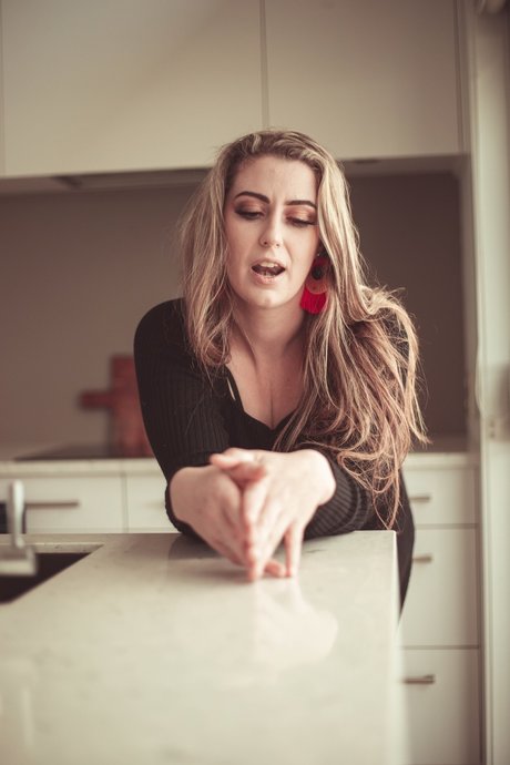 Minx Mika naked actress pic