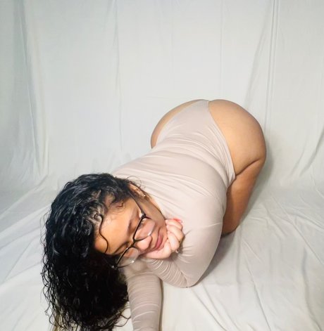 BigKara_ beautiful model image