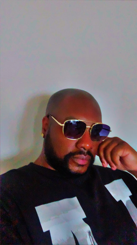 bottlepoppintaz model naked photo