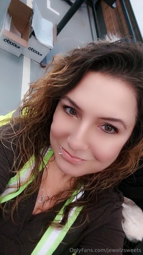 Jewelz Sweets star erotic pics