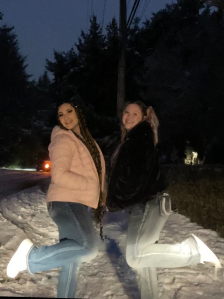 hannah amp amp olivia exclusive actress pics