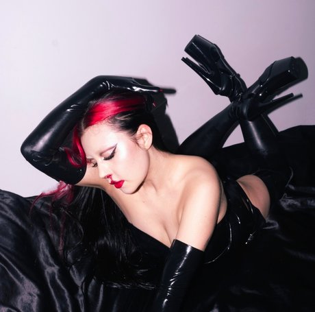 Mistress Gonya beautiful actress pics