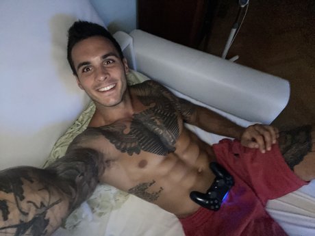 Mister Cruell model adult photo