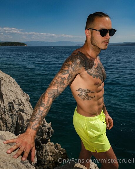 Mister Cruell adult model archive