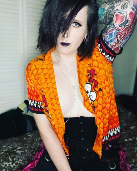 Willow Faye model beautiful images