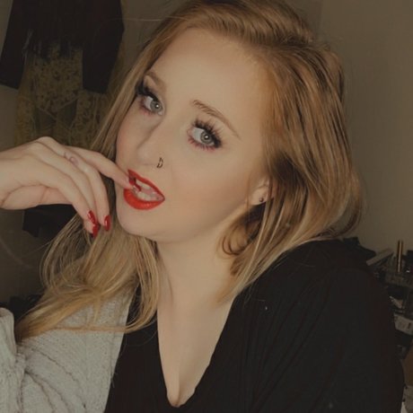 Miss Red erotic star pics