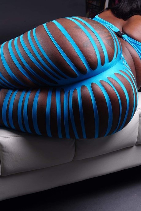 Chocolate Kake_ hot star photo