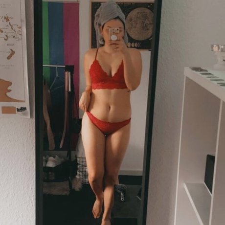 Iluna hot model images