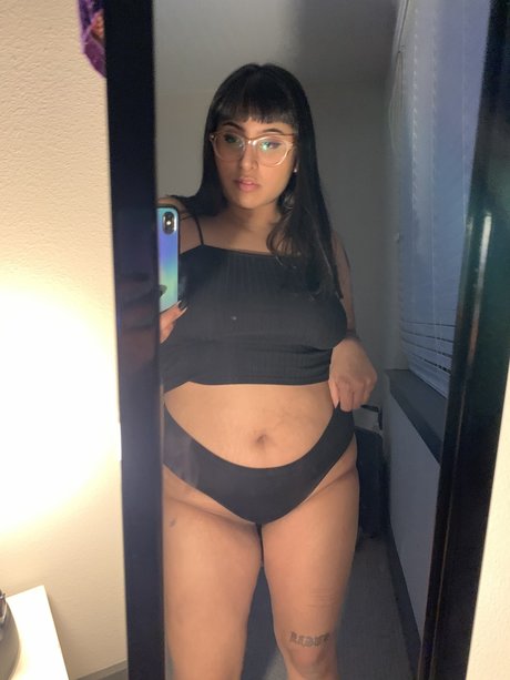 Kara Mel_ pretty model img