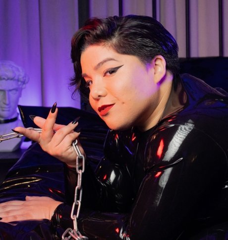 Mistress Rogue pretty model galleries