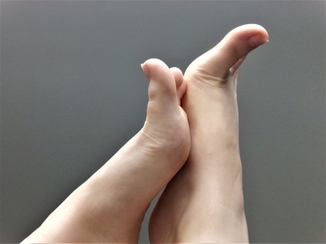 Her Toes pornographic model archive