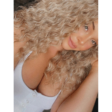 Moonlit_ naked pornstar picture