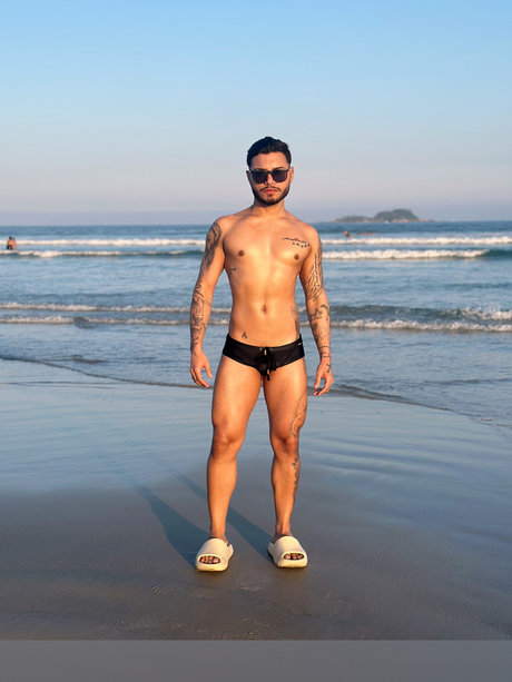 Leonan star nude galleries