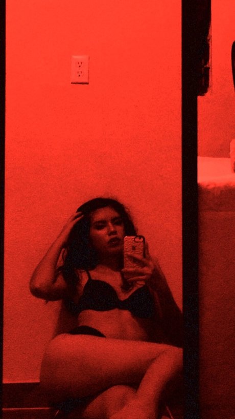 Monii Rdz_ nudes star img