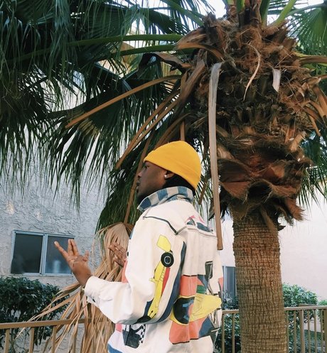 2RICH_ model nice pics