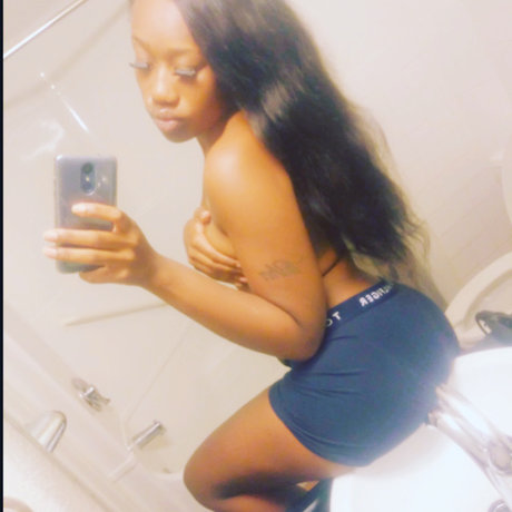 Juicy lips dezzy nudes actress gallery