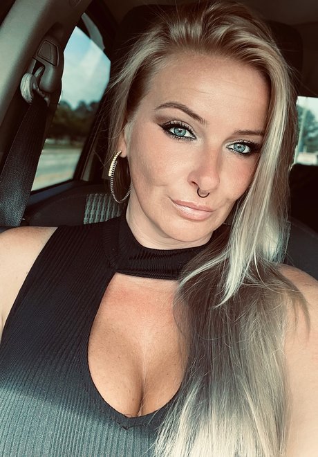 BellaBlonde13 star nude pictures