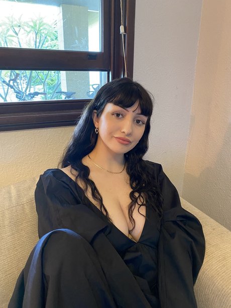 Amy Belle model sexy picture