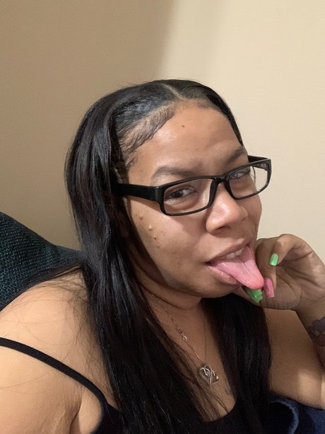 HoneyBeiMe naked pornstar img