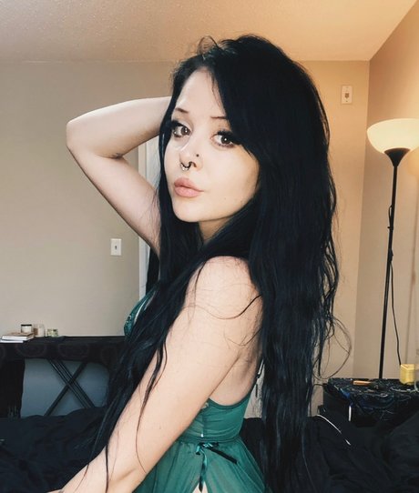 FaeriieMoons Free beautiful pornstar picture