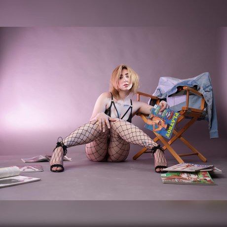 Aspen Everly model adult pic