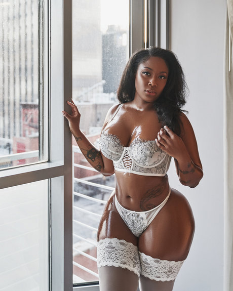 Charlotte Lavish VIP hot pornstar picture