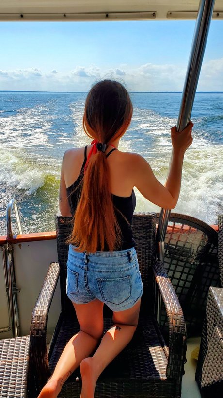 Mrs Awkward The Meme Queen star porn photos