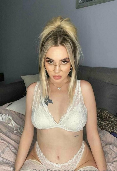 emmyystar nude pornstar picture