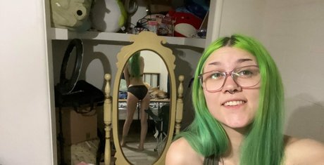 leftfordread nice actress pic