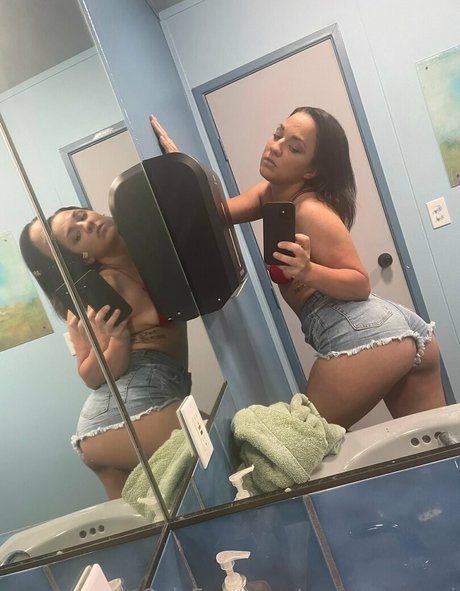 Amara Romani model pretty pic