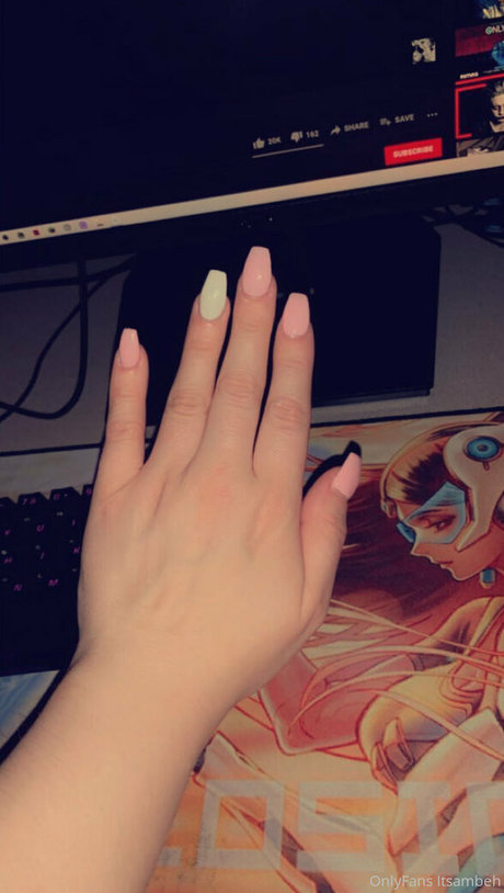 itsambeh erotic star photo