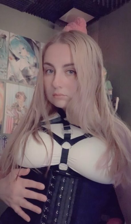 itsambeh model nudes pic