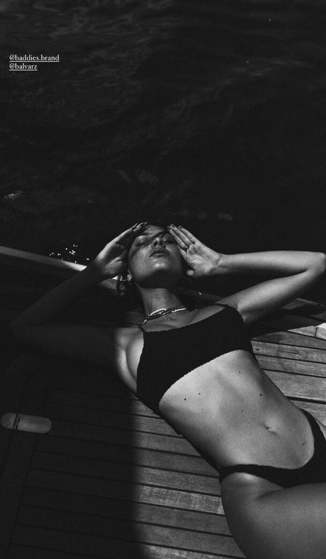 Sara Fructuoso model erotic photo