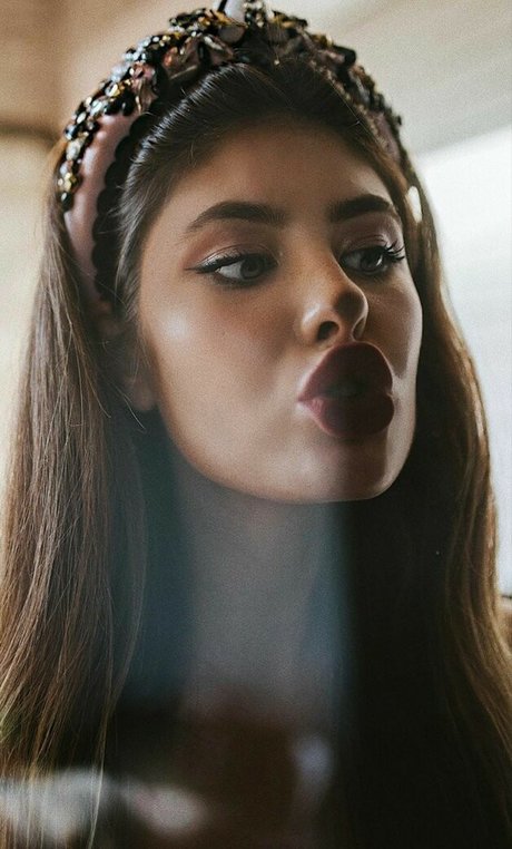 Sara Fructuoso adult model gallery