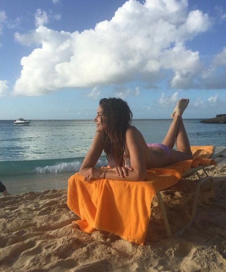 Cindy Crawford sexy model image